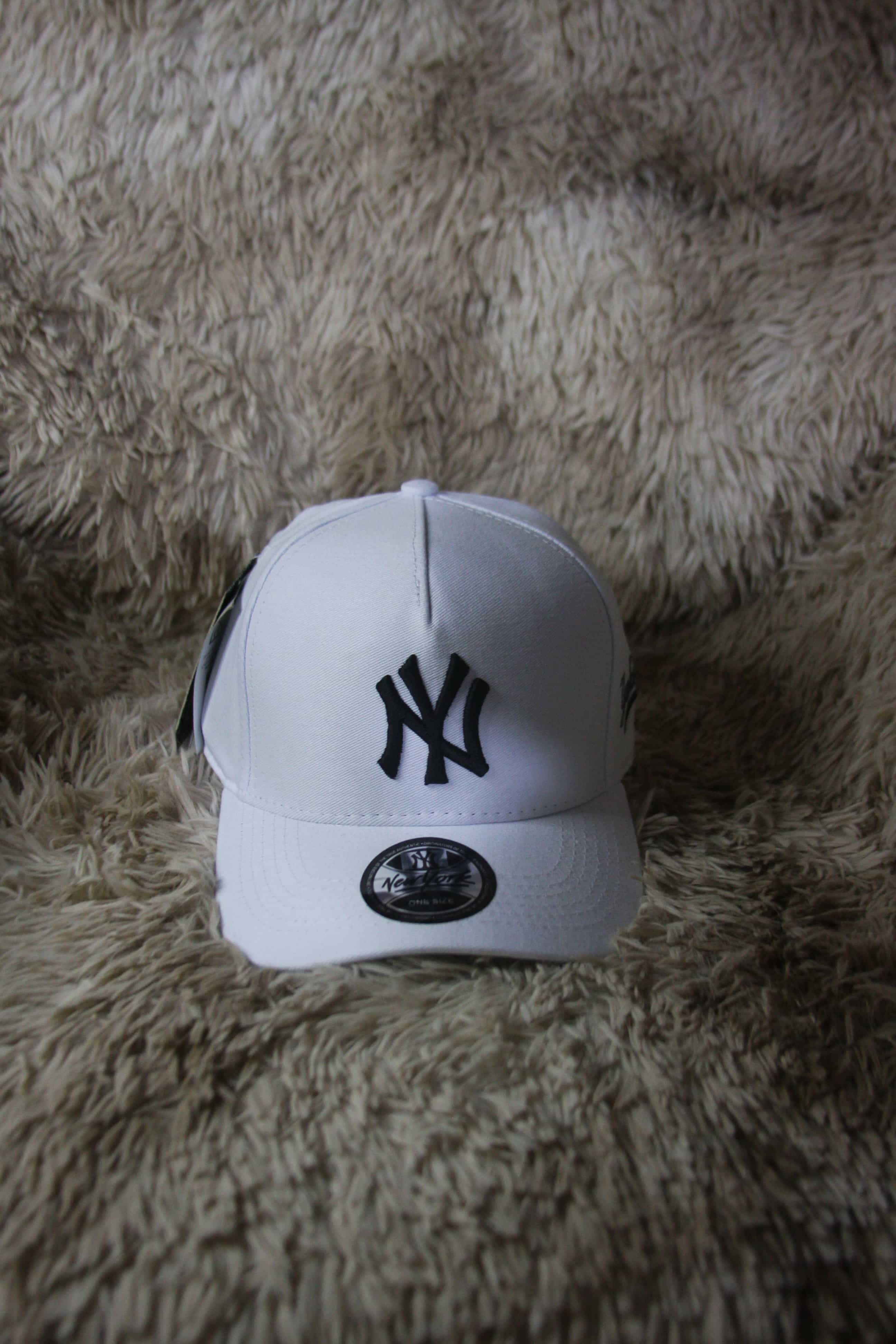 Gorra New York Yankees 9FORTY – Blanca / Negro
