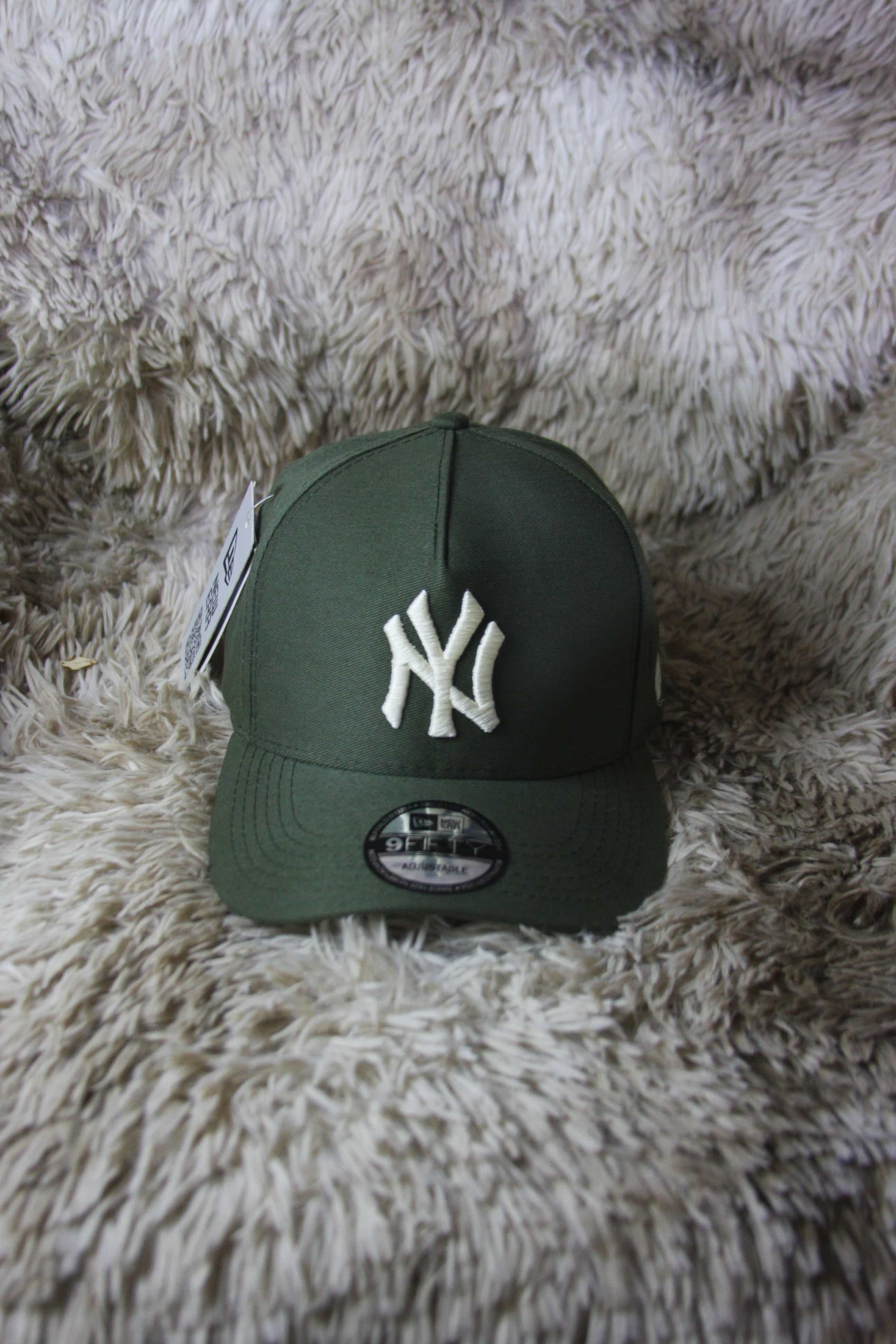 Gorra New York Yankees 9FORTY – Verde Oliva / Blanco