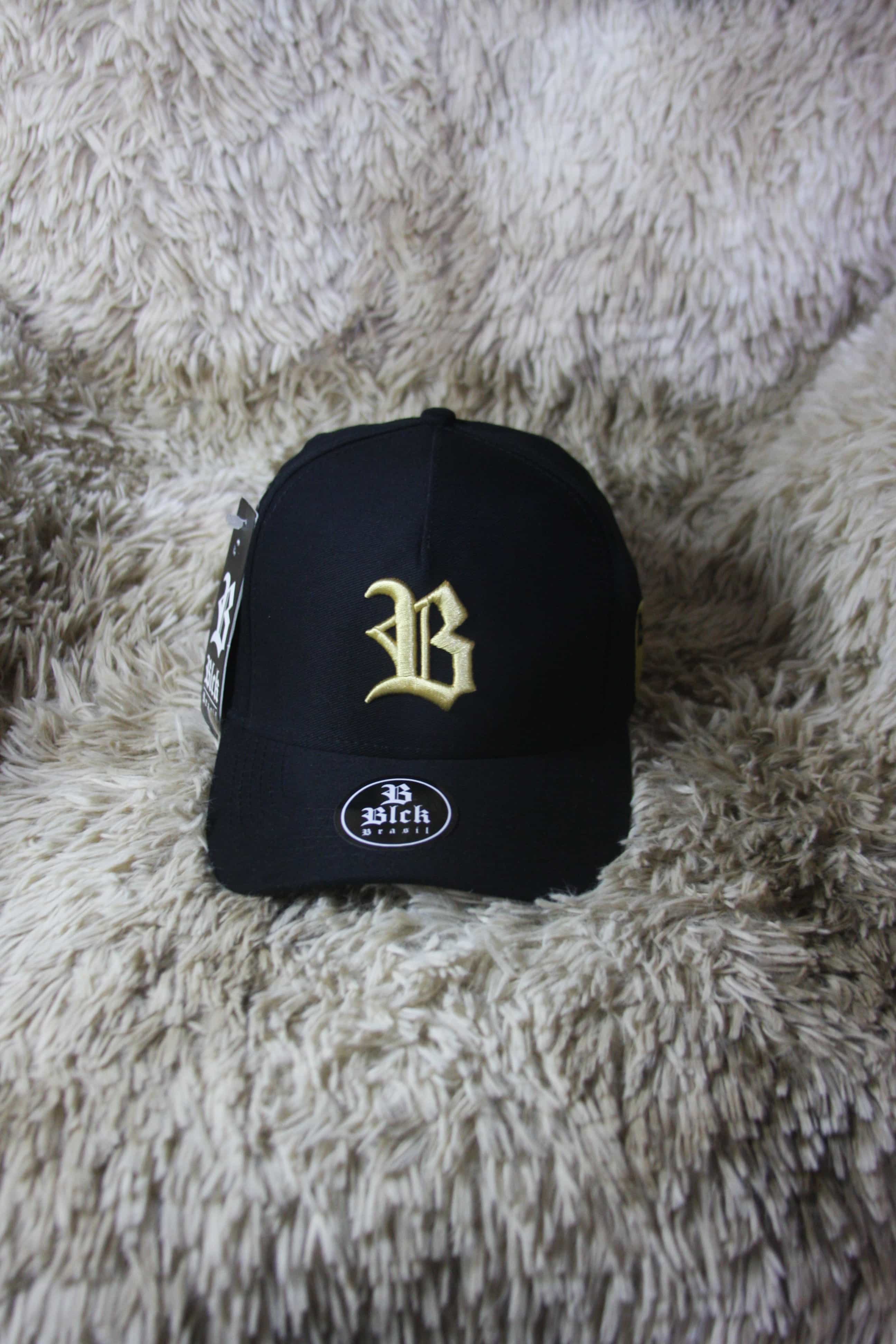 Gorra Negra / Dorado - Modelo “B”